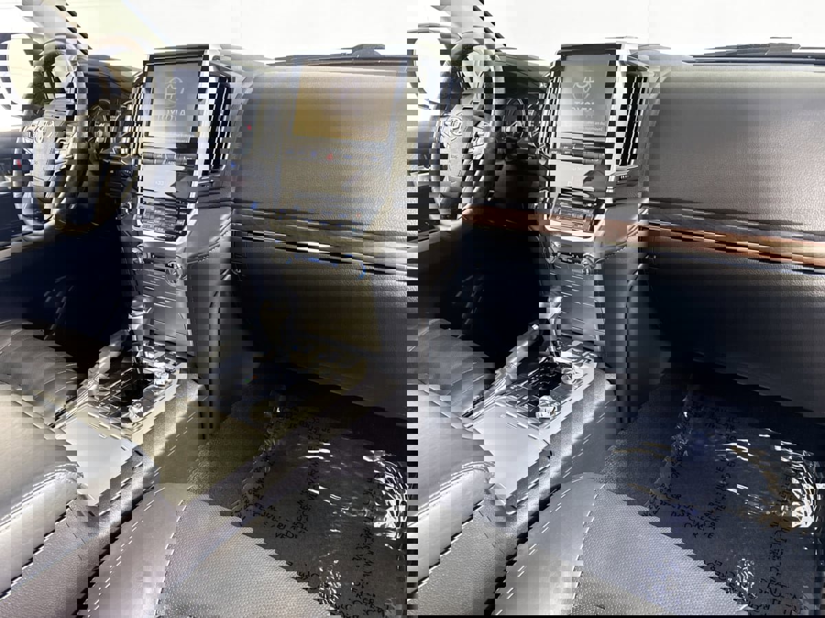 Used 2017 Toyota Land Cruiser image 39