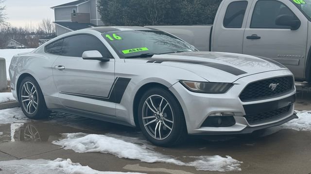 Used 2016 Ford Mustang Coupe image 2