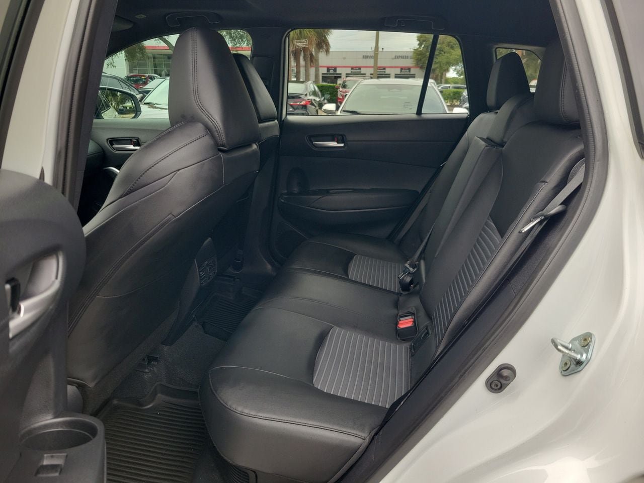 Used 2024 Toyota Corolla Cross AWD Hybrid w/ Convenience Package image 11