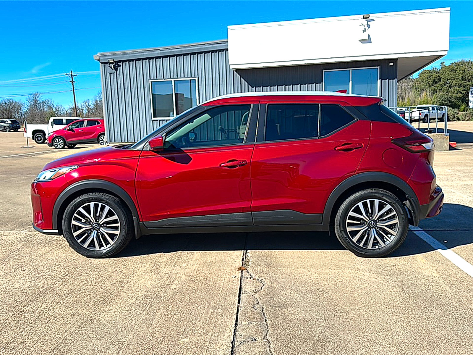 Used 2023 Nissan Kicks SV image 5