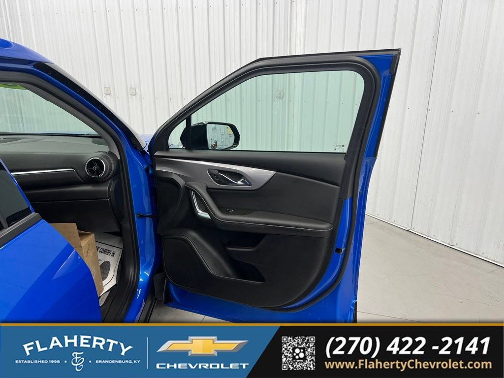 Used 2025 Chevrolet Blazer LT w/ Midnight/Sport Edition FWD image 14