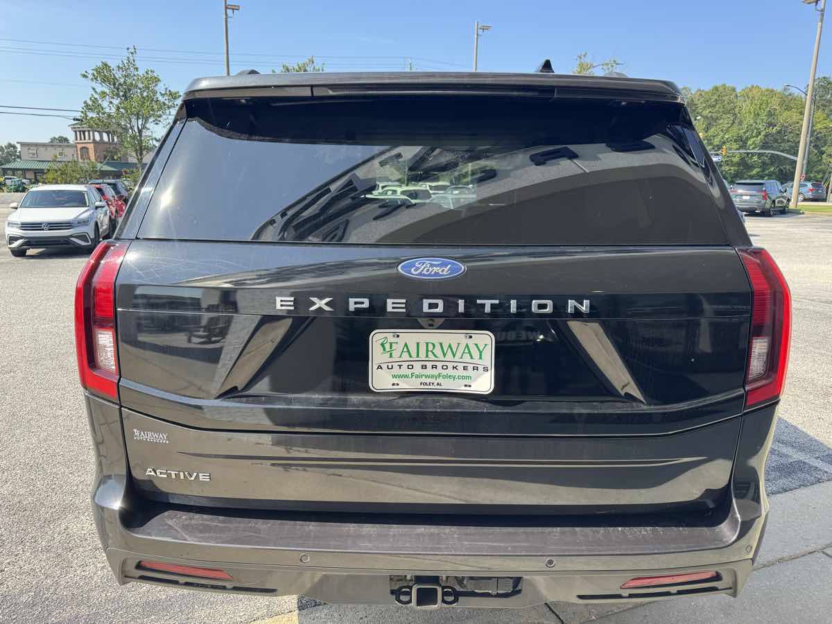 Used 2025 Ford Expedition Active AWD/4WD image 8