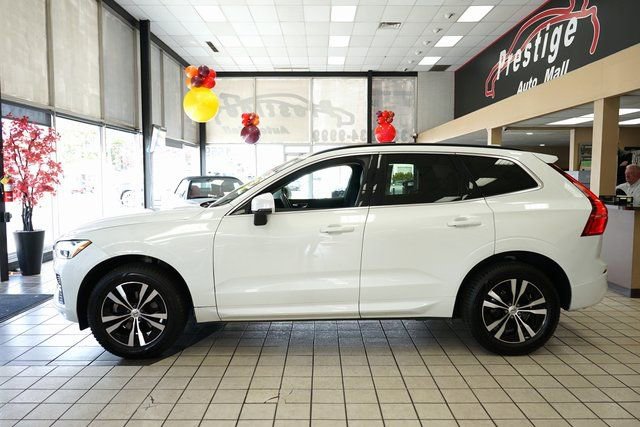 Used 2023 Volvo XC60 B5 Core image 4