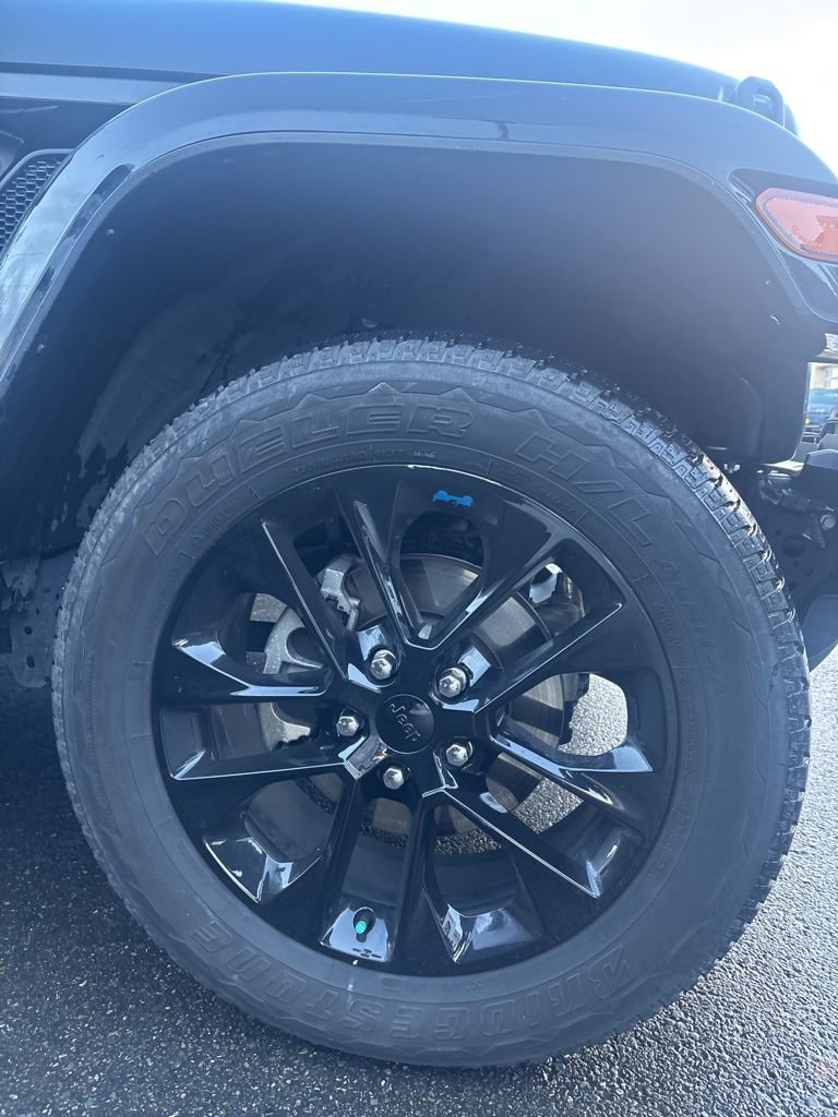 Used 2023 Jeep Wrangler Unlimited Sahara w/ Cold Weather Group image 8