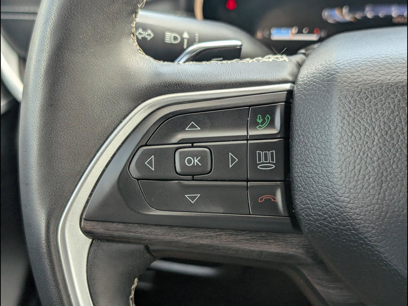 Used 2024 Jeep Grand Cherokee Limited RWD image 15