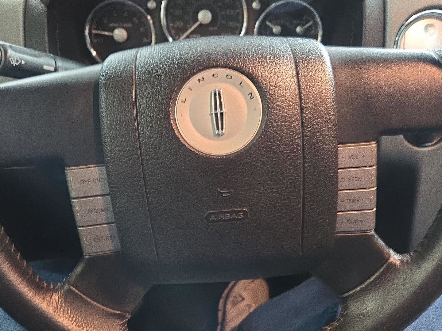 Used 2008 Lincoln Mark LT 4x4 image 9