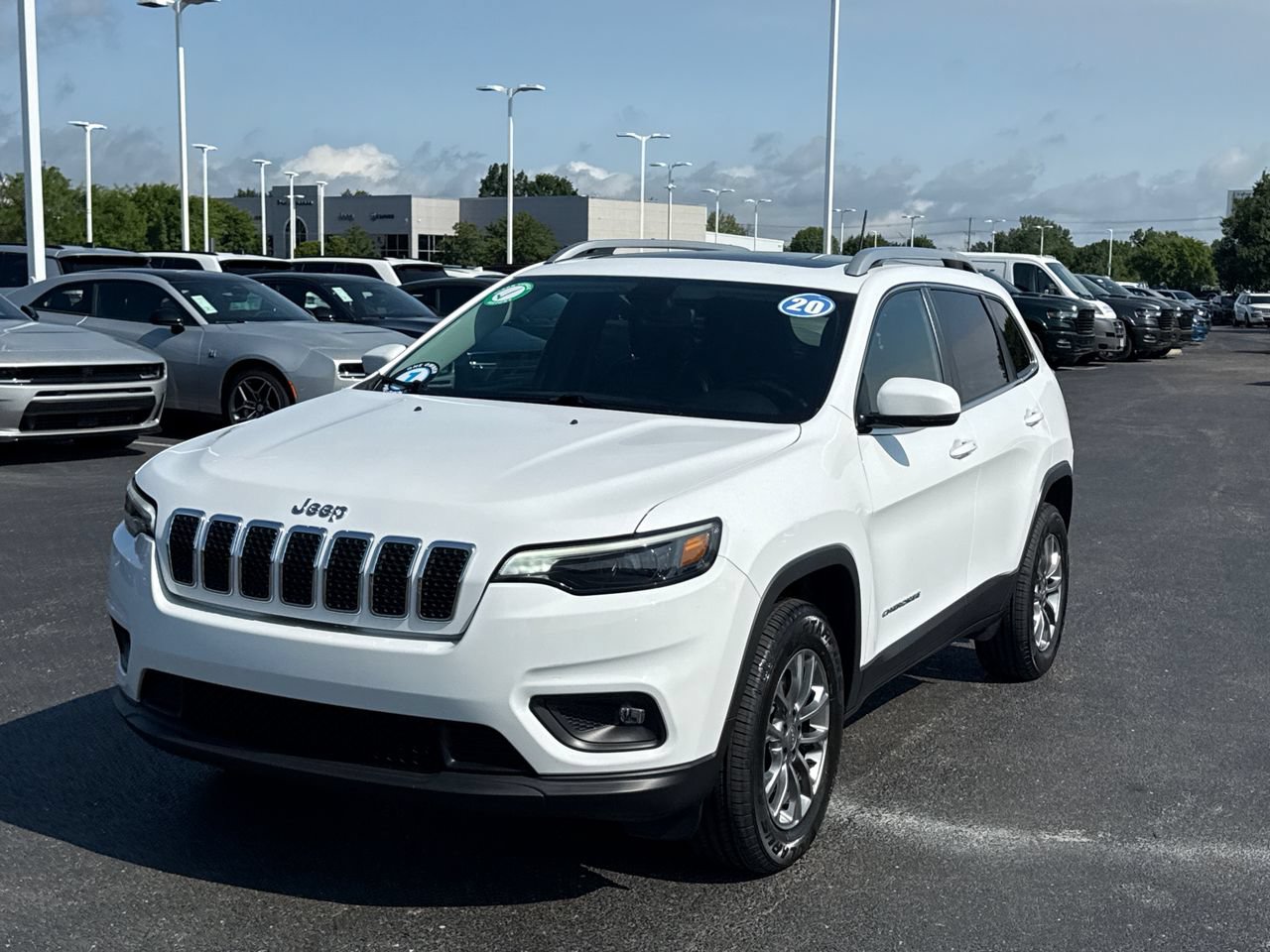 Used 2020 Jeep Cherokee Latitude Plus w/ Cold Weather Group AWD/4WD image 7