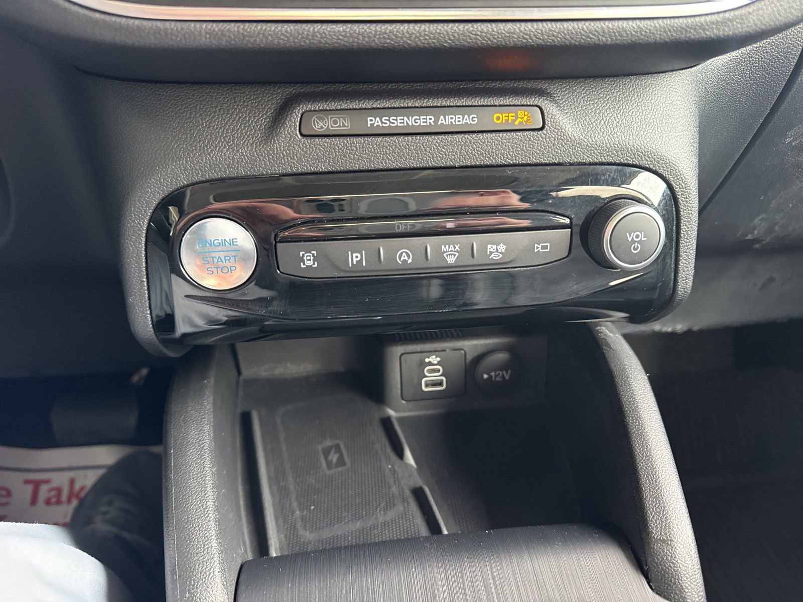 Certified 2024 Ford Escape Platinum w/ Premium Technology Package image 34