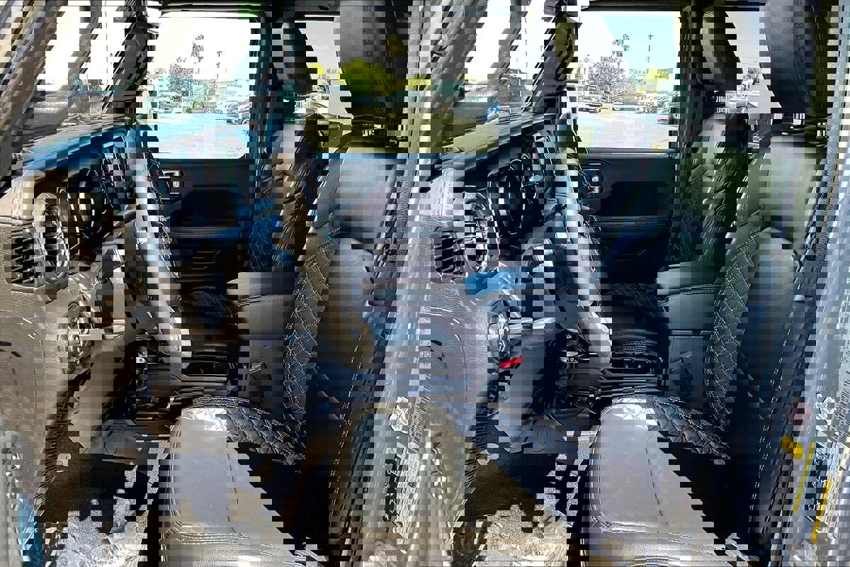 Used 2023 Jeep Gladiator Overland image 4