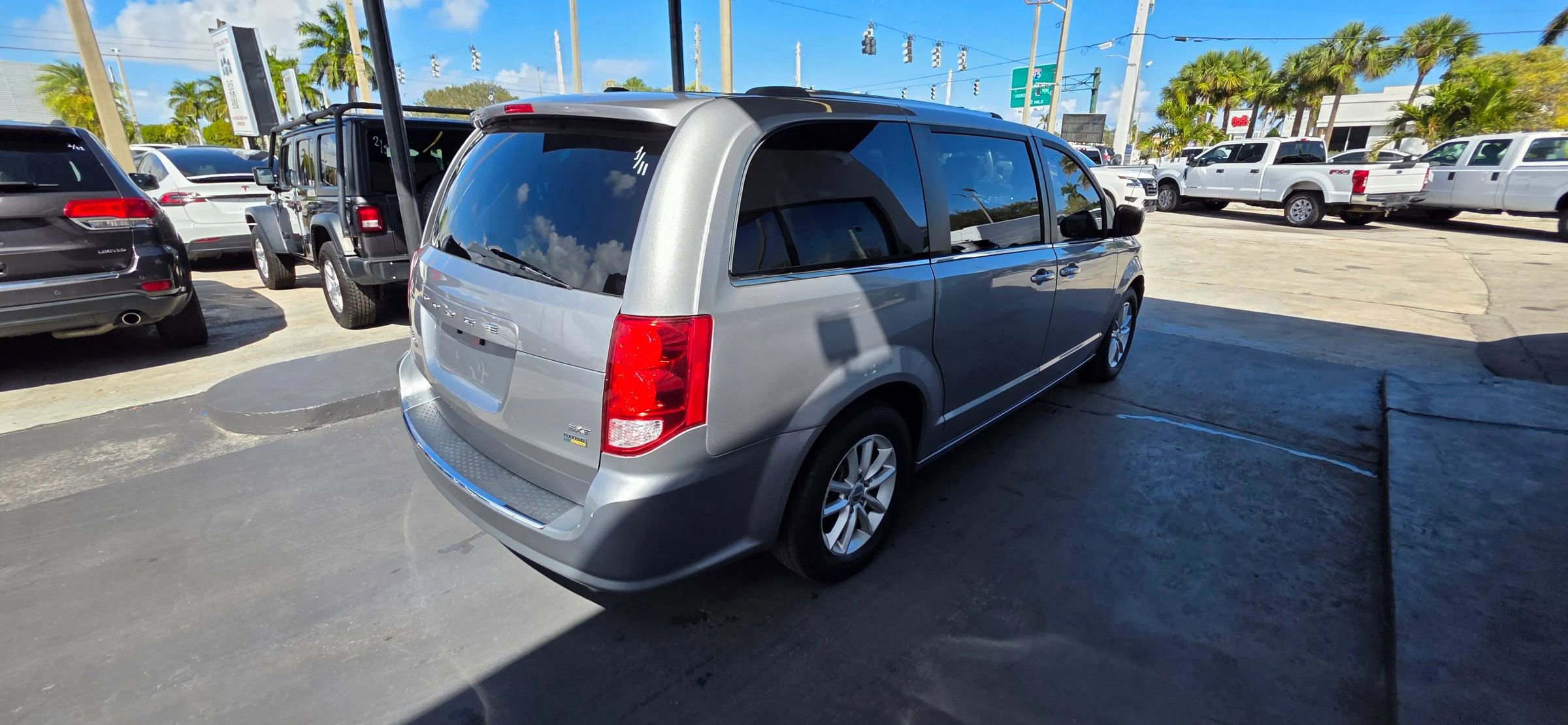 Used 2018 Dodge Grand Caravan SXT FWD image 7