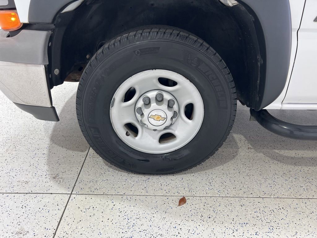 Used 2000 Chevrolet Silverado 2500 Work Truck w/ Firm Ride Suspension Pkg image 27