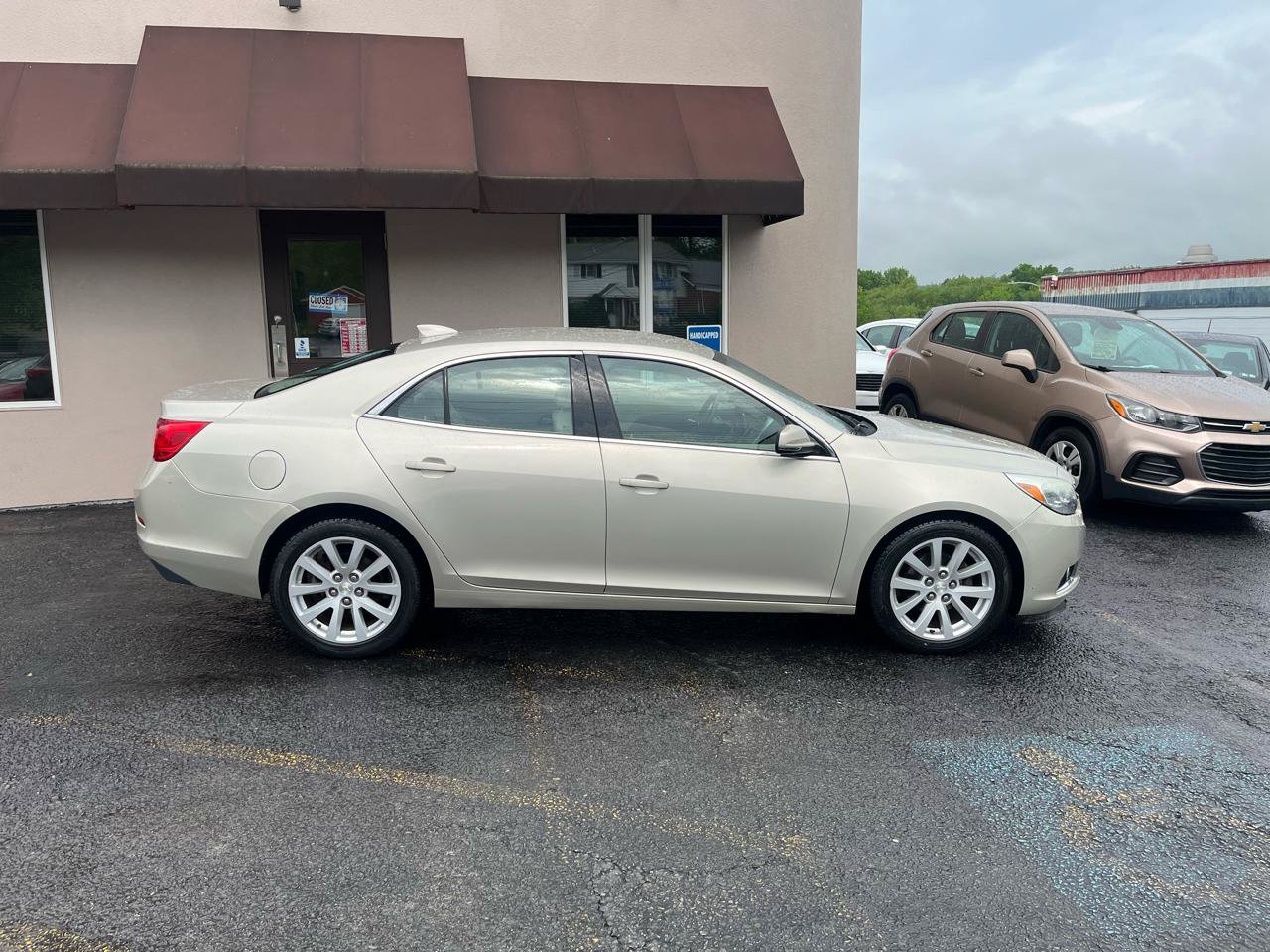 Used 2015 Chevrolet Malibu LT FWD image 4