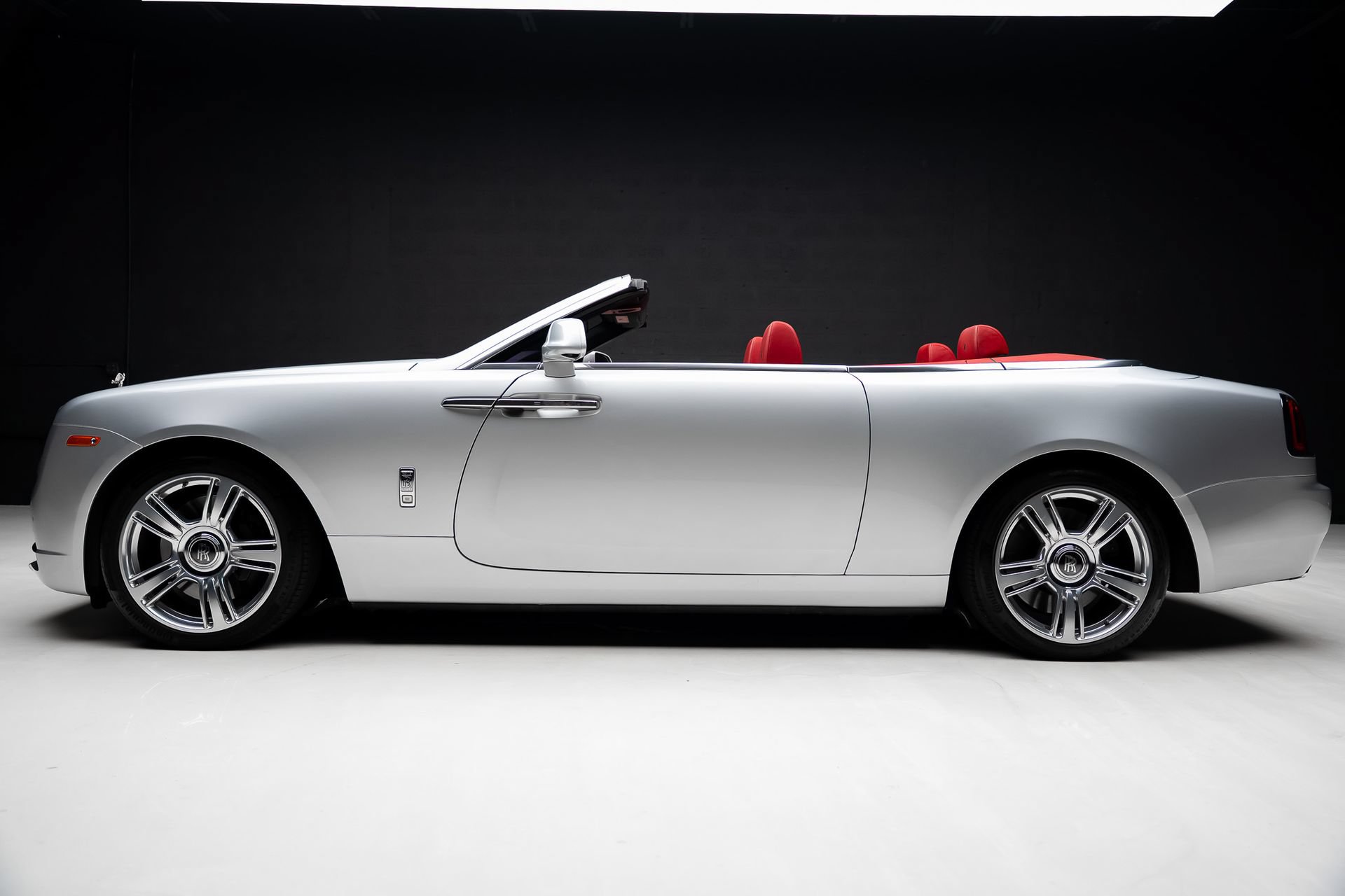 Used 2017 Rolls-Royce Dawn RWD image 20