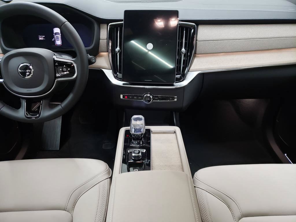 New 2026 Volvo XC90 B6 Plus w/ Protection Package Premier AWD/4WD image 9