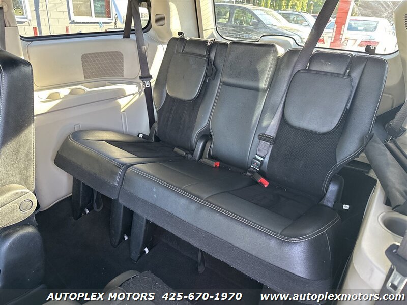 Used 2017 Dodge Grand Caravan SXT FWD image 14