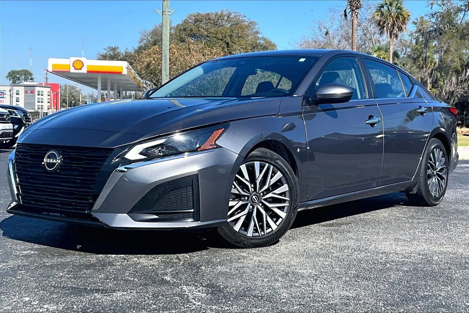 Used 2023 Nissan Altima 2.5 SV image 1