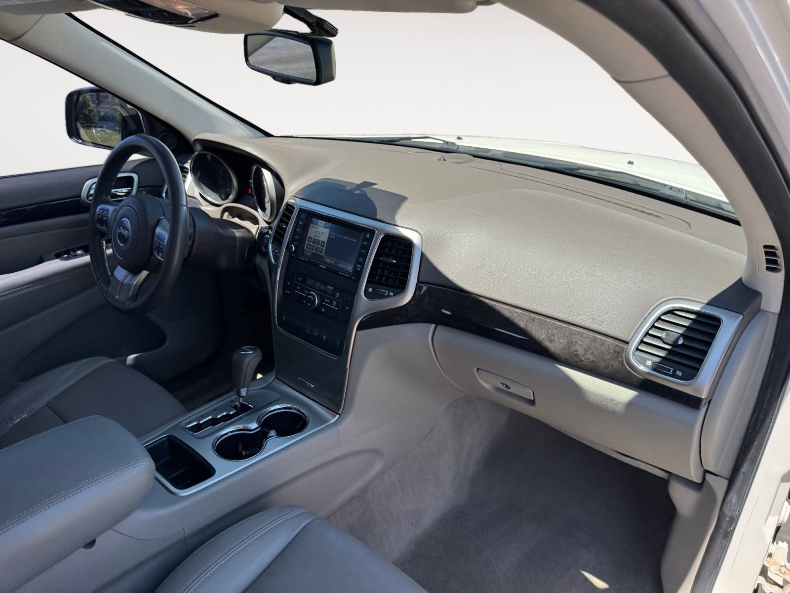 Used 2011 Jeep Grand Cherokee Laredo RWD image 15