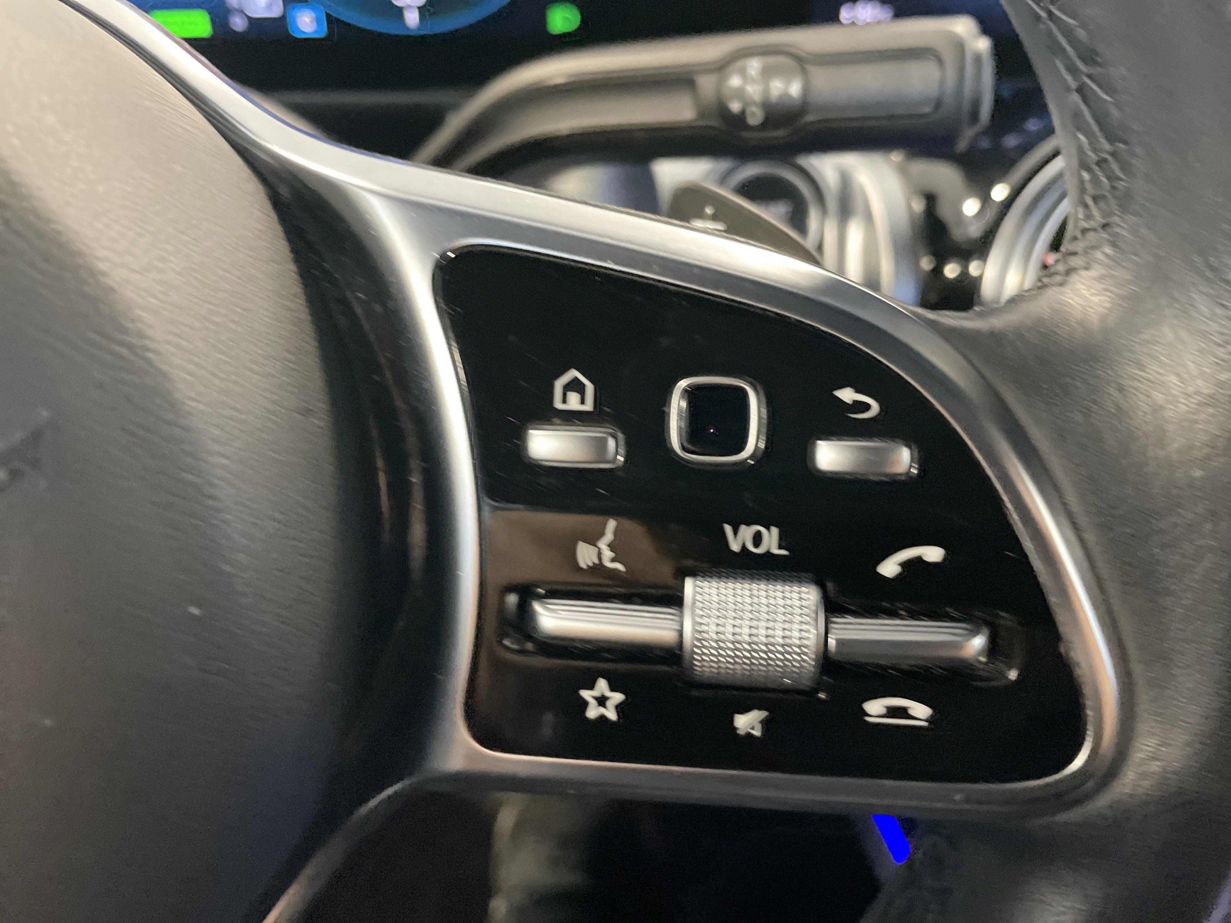 Used 2023 Mercedes-Benz EQB 350 4MATIC SUV w/ Pinnacle Package image 43