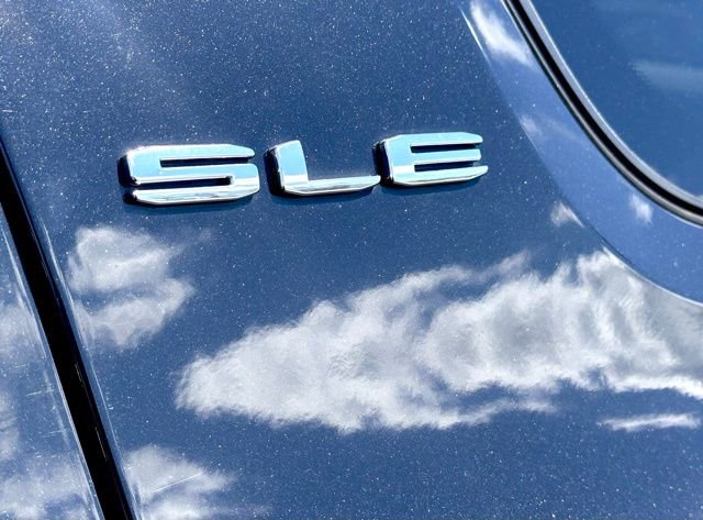 Used 2022 GMC Acadia SLE AWD/4WD image 11