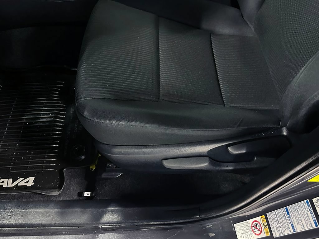 Used 2018 Toyota RAV4 LE w/ All Weather Liner Package AWD/4WD image 20