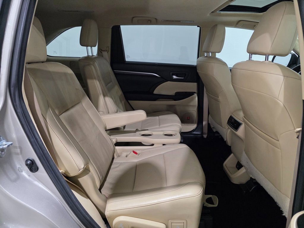 Used 2015 Toyota Highlander Limited w/ Driver Technology Package image 26