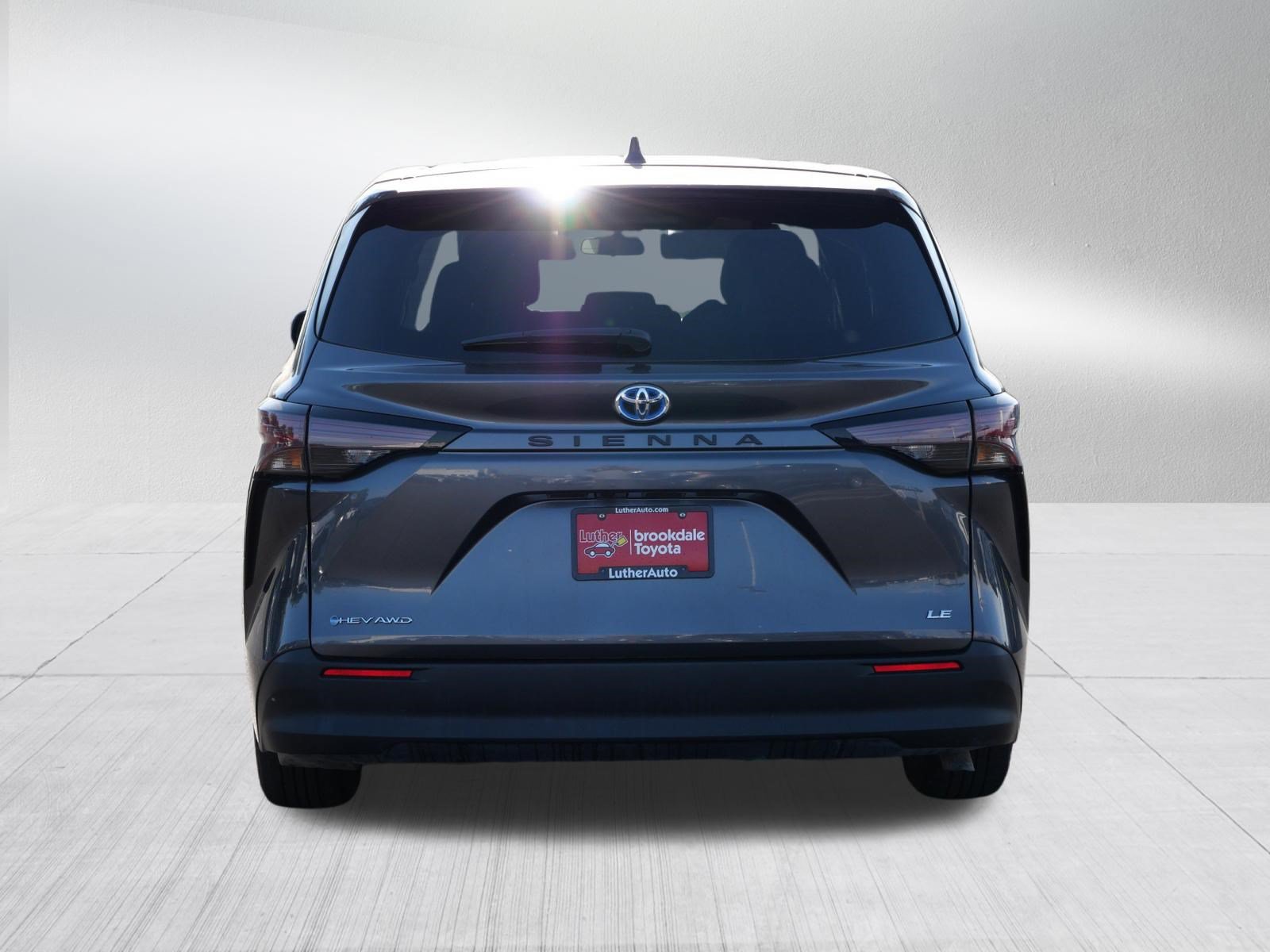 Used 2025 Toyota Sienna LE AWD/4WD image 6