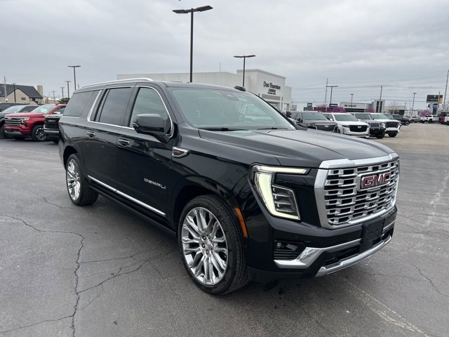 Used 2025 GMC Yukon XL Denali w/ Sun & Power Step Package image 4