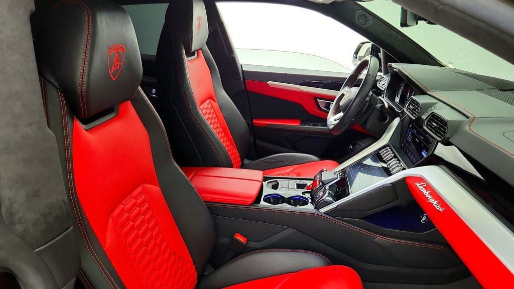 Used 2019 Lamborghini Urus AWD/4WD image 36