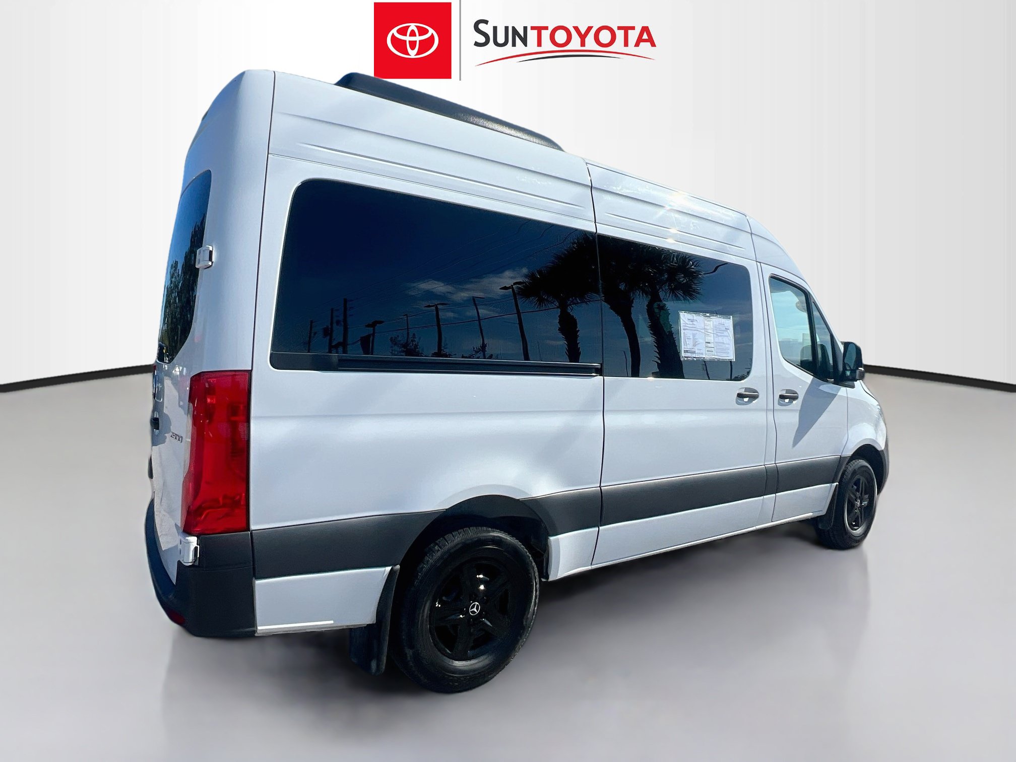 Used 2024 Mercedes-Benz Sprinter 2500 image 4