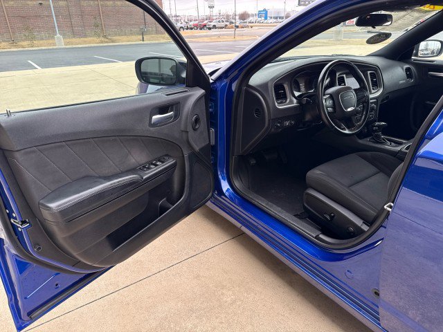 Used 2022 Dodge Charger SXT w/ Blacktop Package RWD image 10