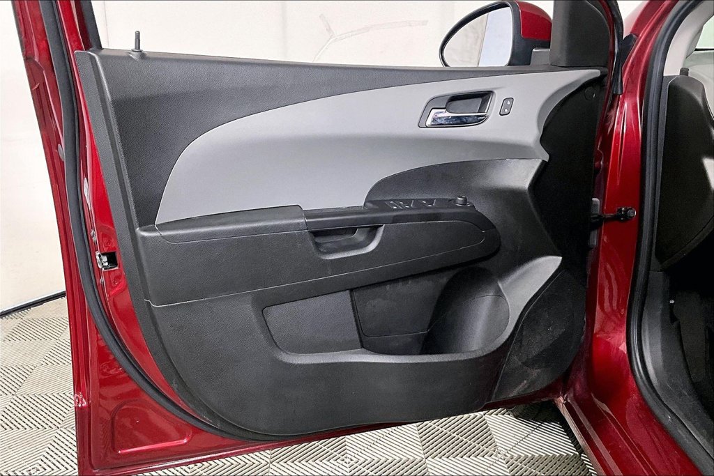 Used 2019 Chevrolet Sonic LT FWD image 22