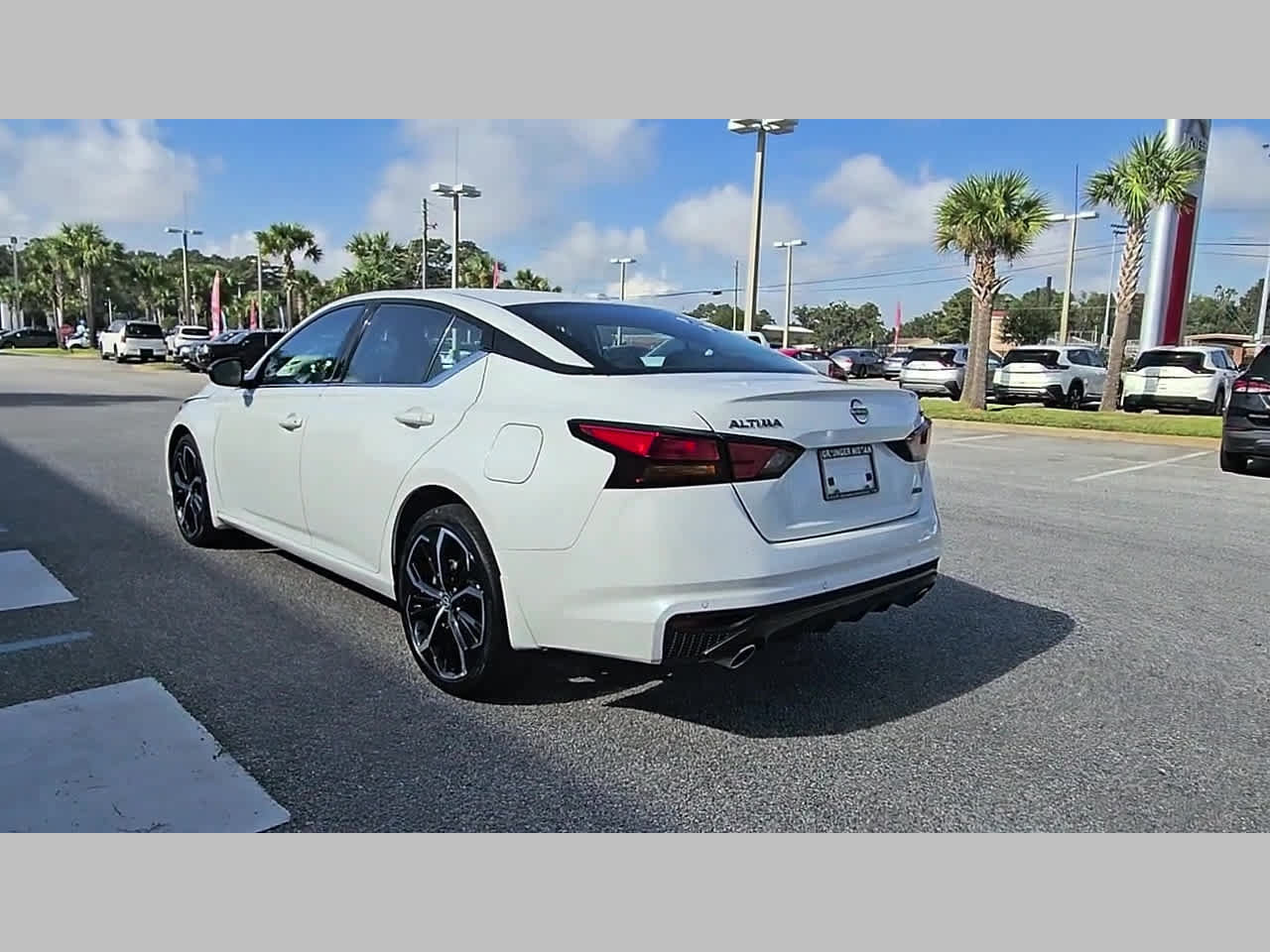 Used 2024 Nissan Altima 2.5 SR AWD/4WD image 29
