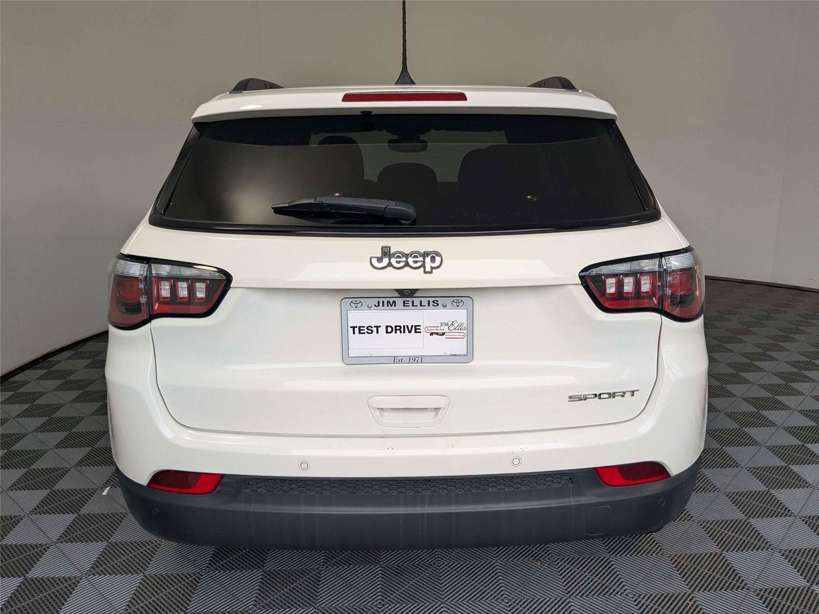 Used 2018 Jeep Compass Sport w/ Tech Group FWD image 6