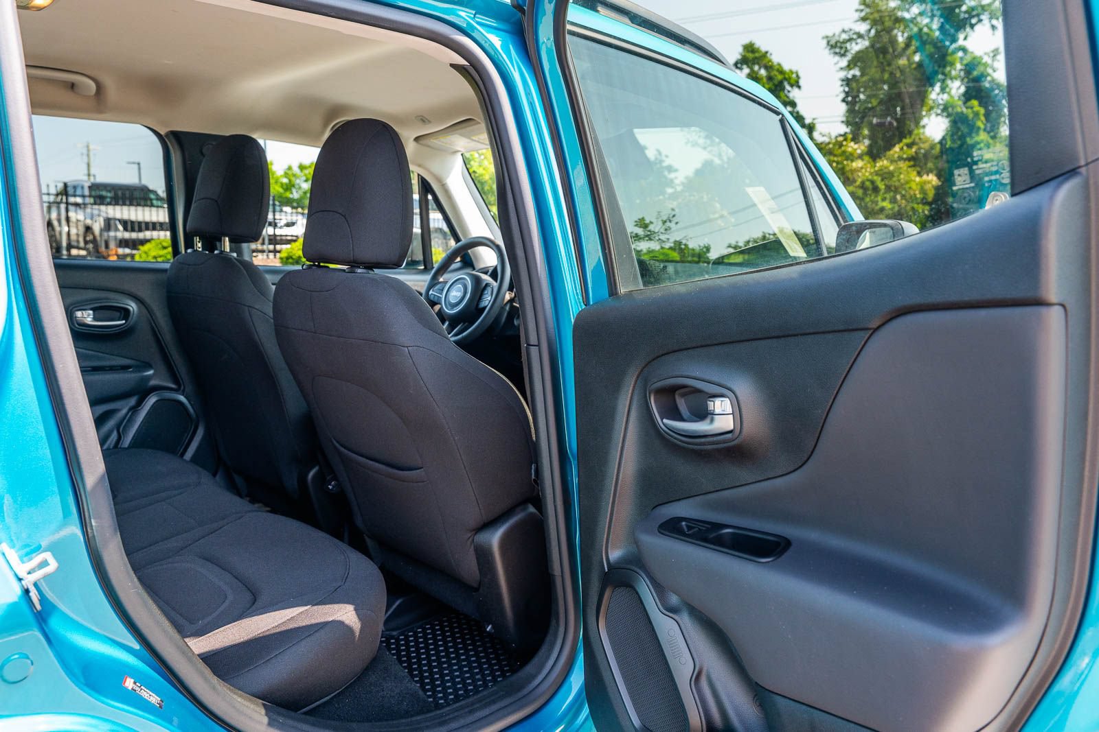 Used 2022 Jeep Renegade Latitude AWD/4WD image 13