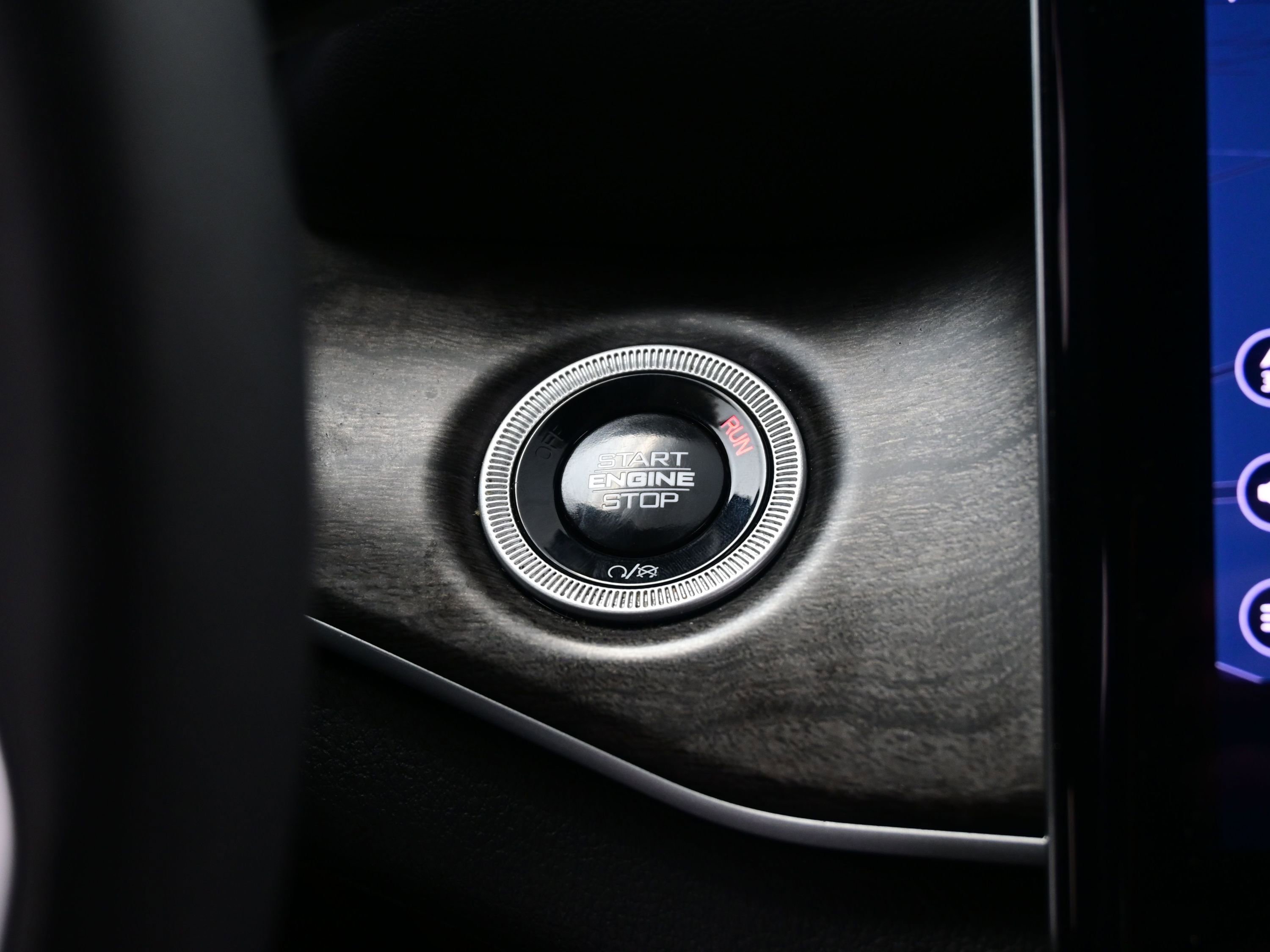 Used 2025 Jeep Grand Cherokee L Limited w/ Black Appearance Package image 23