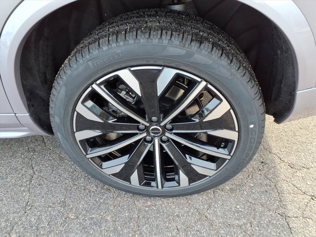 New 2026 Volvo XC90 B6 Plus w/ Protection Package Premier AWD/4WD image 11