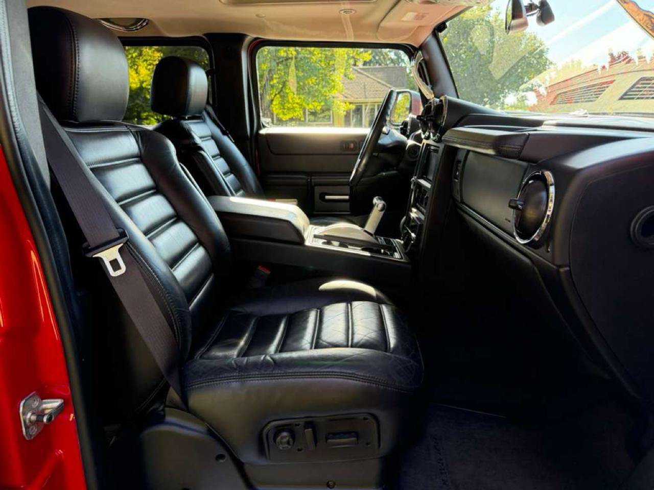 Used 2005 HUMMER H2 SUT w/ Preferred Equipment Group AWD/4WD image 19