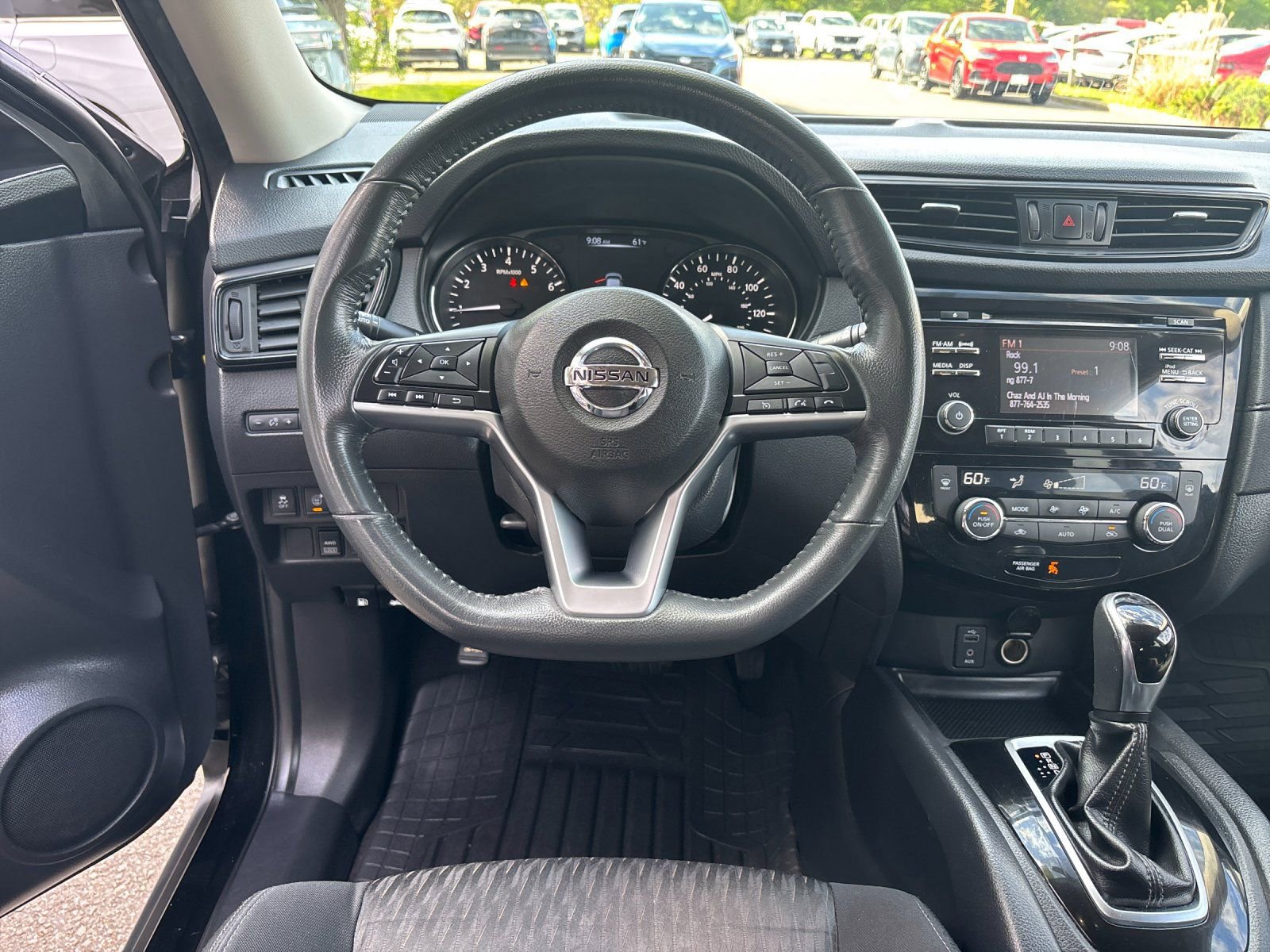 Used 2017 Nissan Rogue SV AWD/4WD image 15