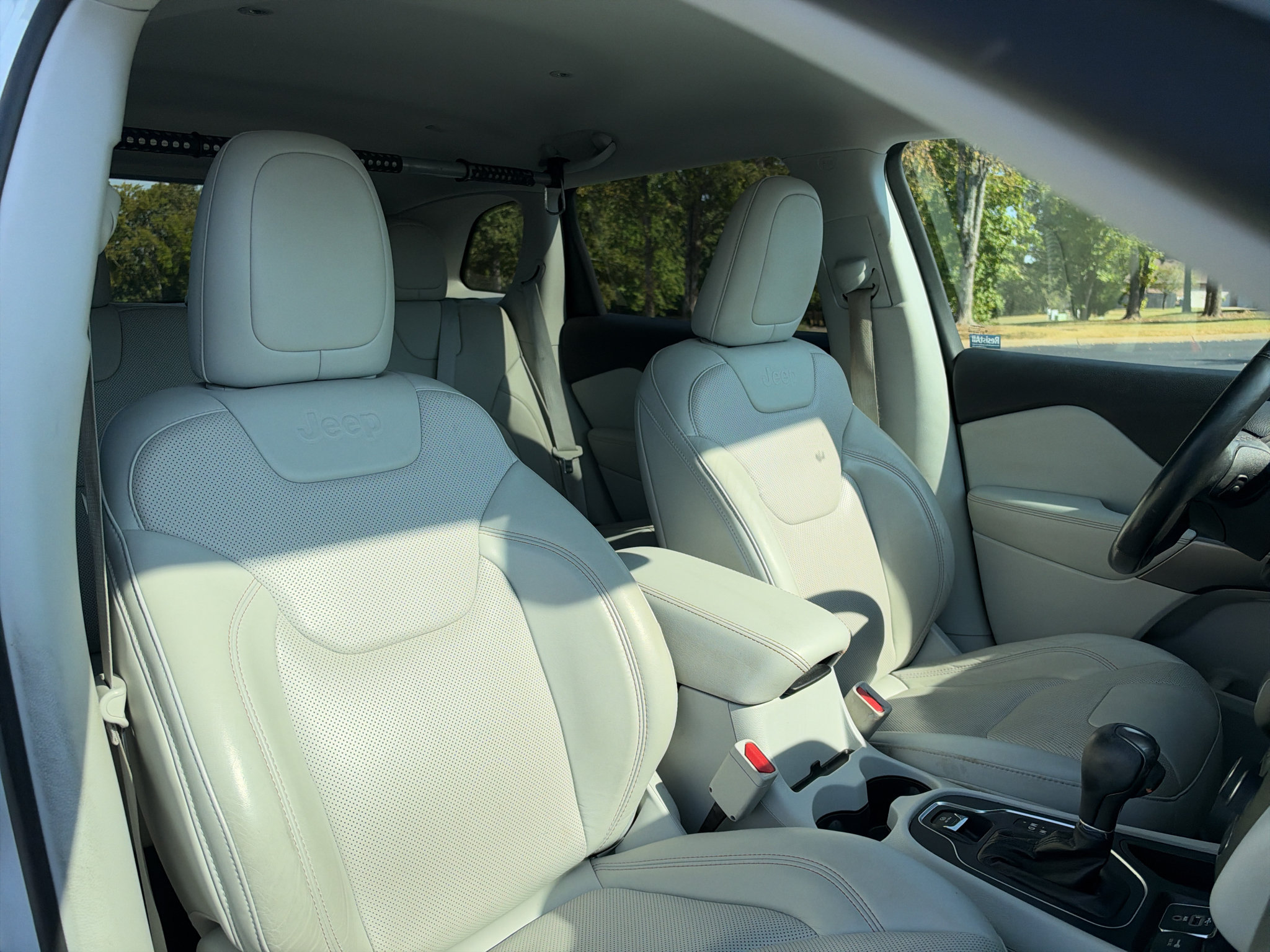 Used 2020 Jeep Cherokee Latitude Lux w/ Quick Order Package 2YH Lux FWD image 20
