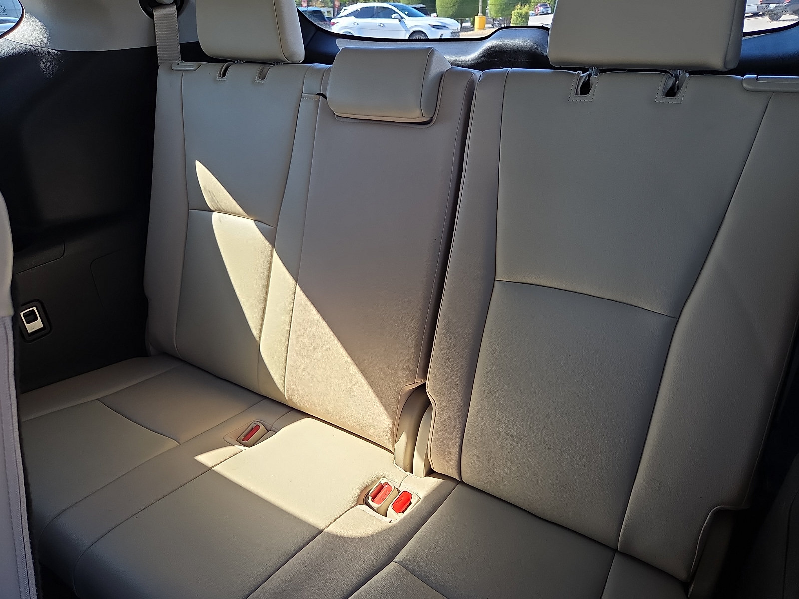 Used 2023 Toyota Highlander XLE FWD image 10