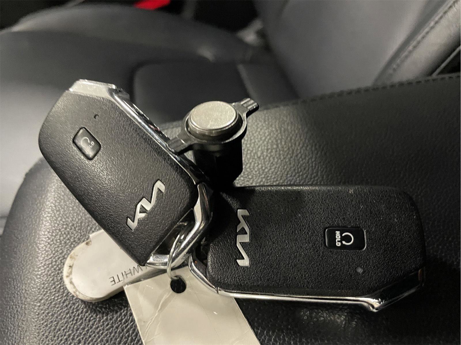 Used 2023 Kia Sportage EX image 32