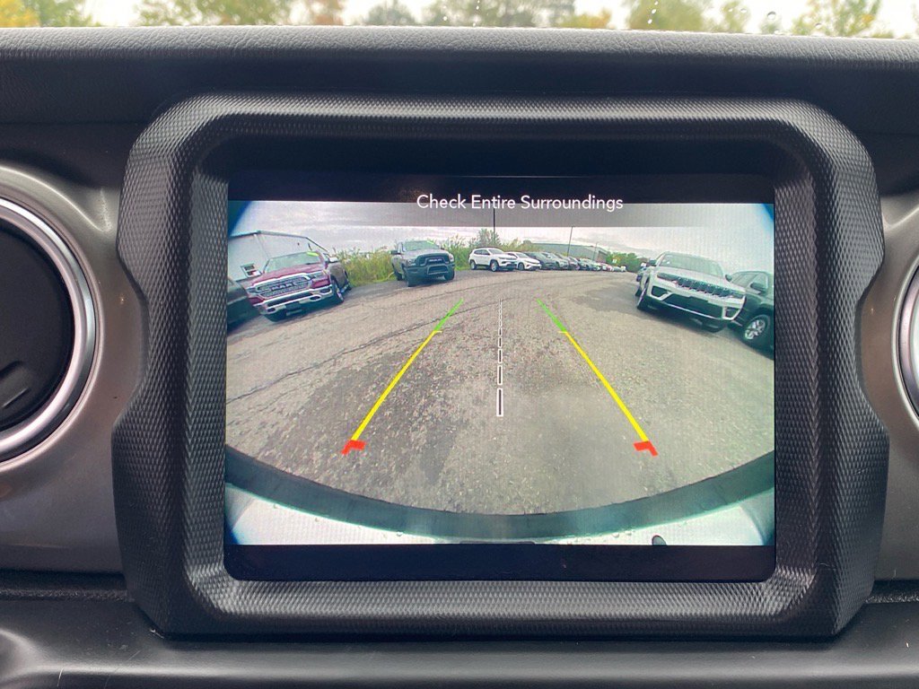 Used 2020 Jeep Wrangler Unlimited Sahara w/ Uconnect 4C Nav & Sound Group image 16