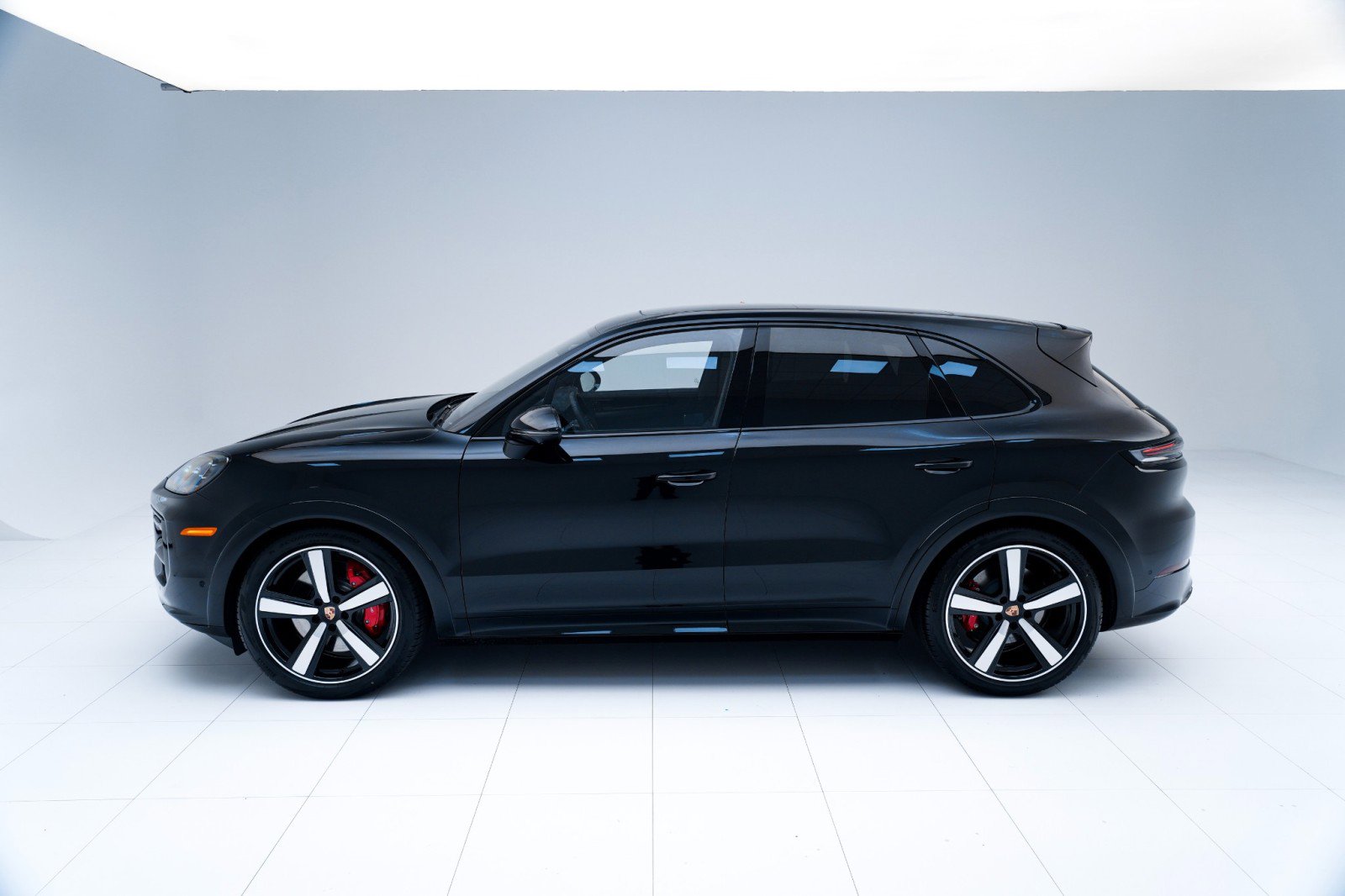 New 2026 Porsche Cayenne GTS image 2