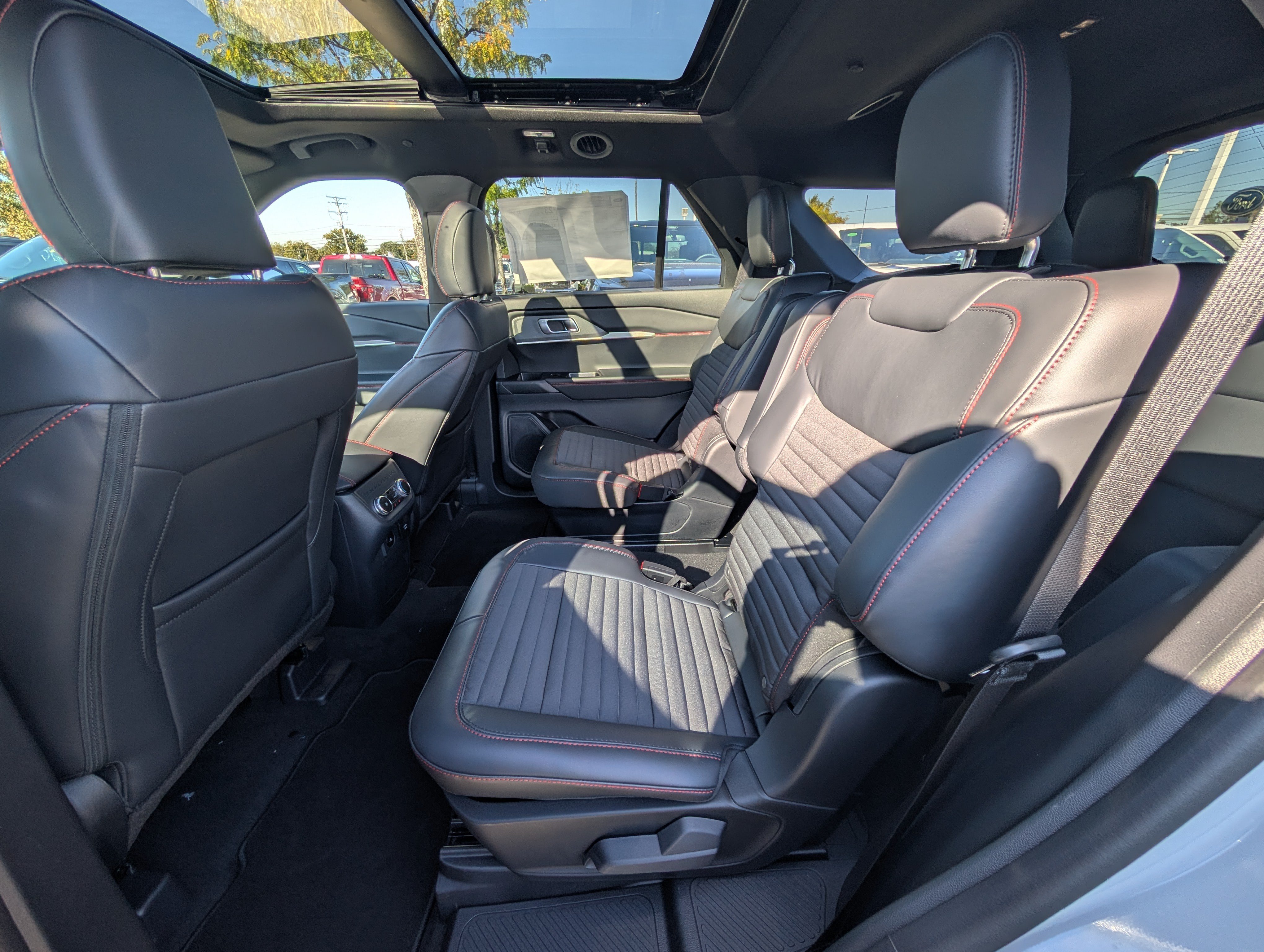 New 2027 Ford Explorer ST-Line w/ Premium Package AWD/4WD image 12