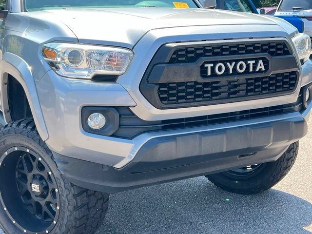 Used 2019 Toyota Tacoma SR5 AWD/4WD image 42