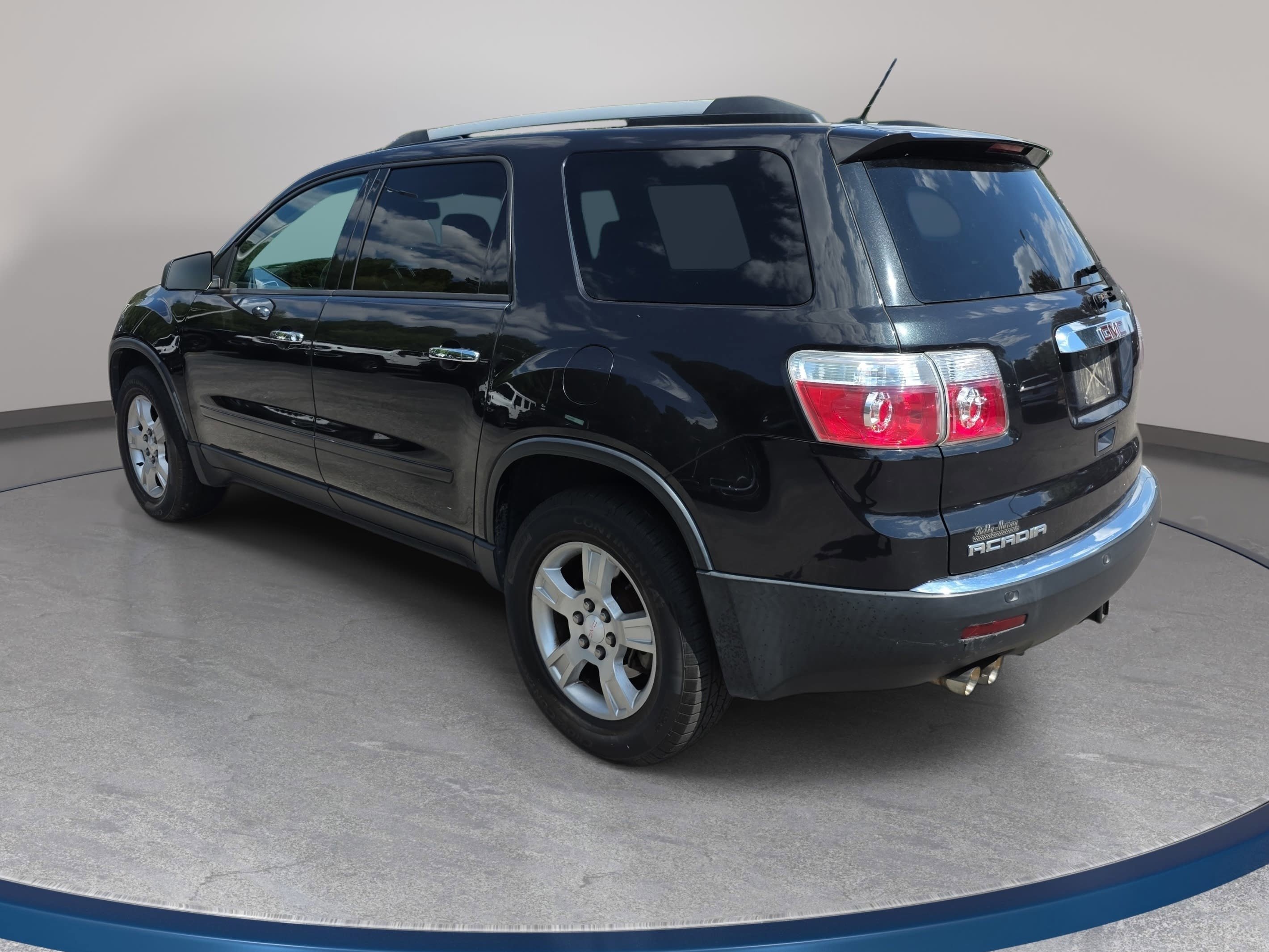 Used 2012 GMC Acadia SLE w/ LPO, 'HIT The Road' Package FWD image 7