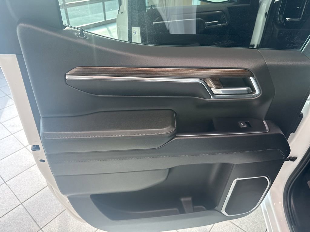 Used 2024 Chevrolet Silverado 1500 LT image 15