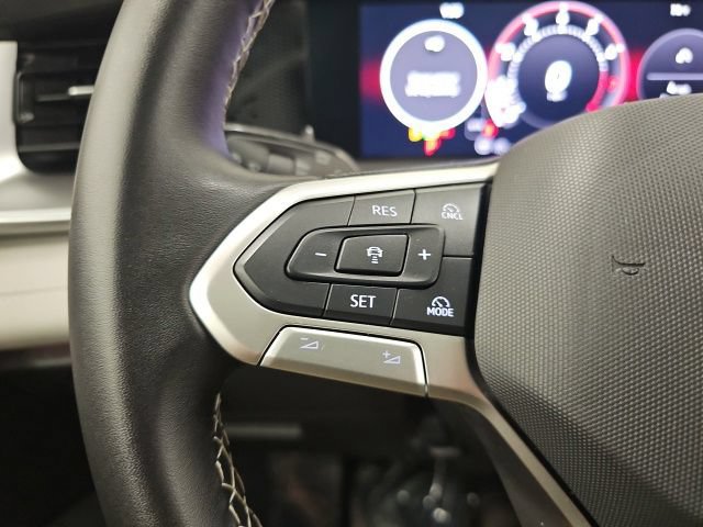 Used 2025 Volkswagen Tiguan SE w/ Panoramic Sunroof Package AWD/4WD image 19