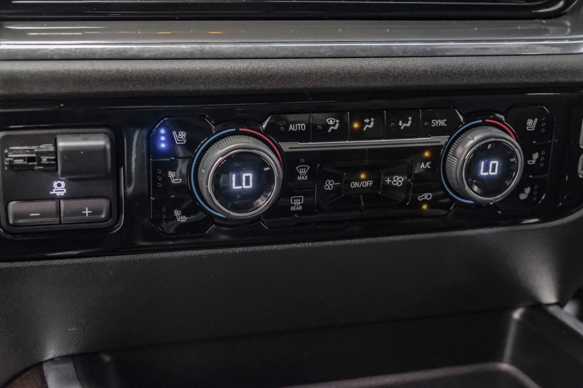 Used 2025 Chevrolet Silverado 3500 High Country w/ High Country Premium Package AWD/4WD image 27
