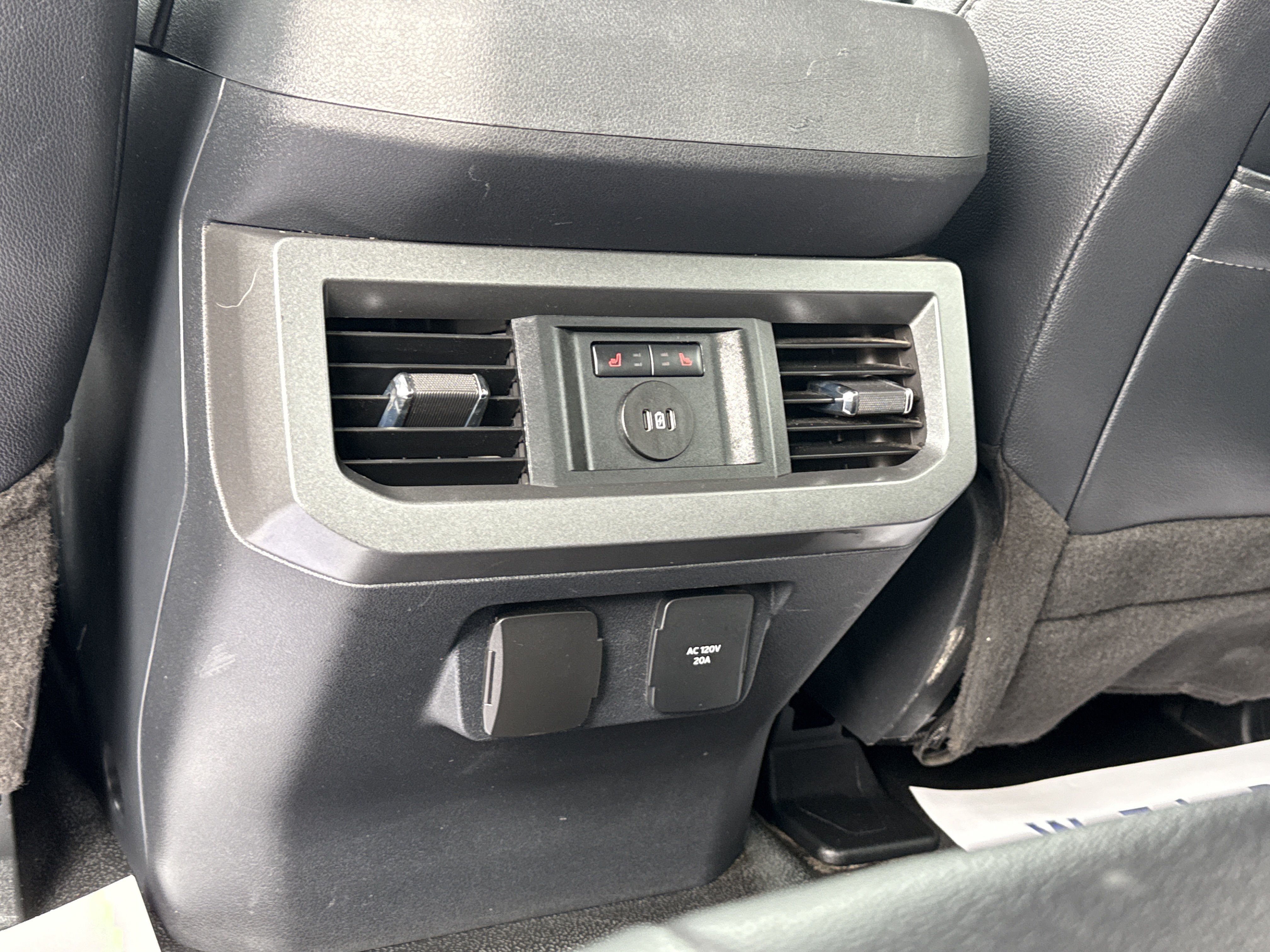 Used 2023 Ford F350 Lariat w/ Lariat Ultimate Package AWD/4WD image 32